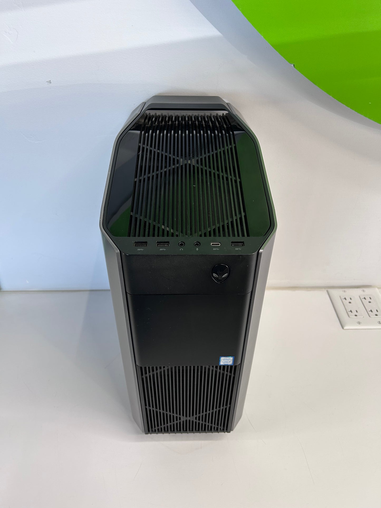 Alienware Aurora R7 Core i5-8400 2.80GHz 16GB RAM 500GB SSD 2TB HDD GTX 1070 TI