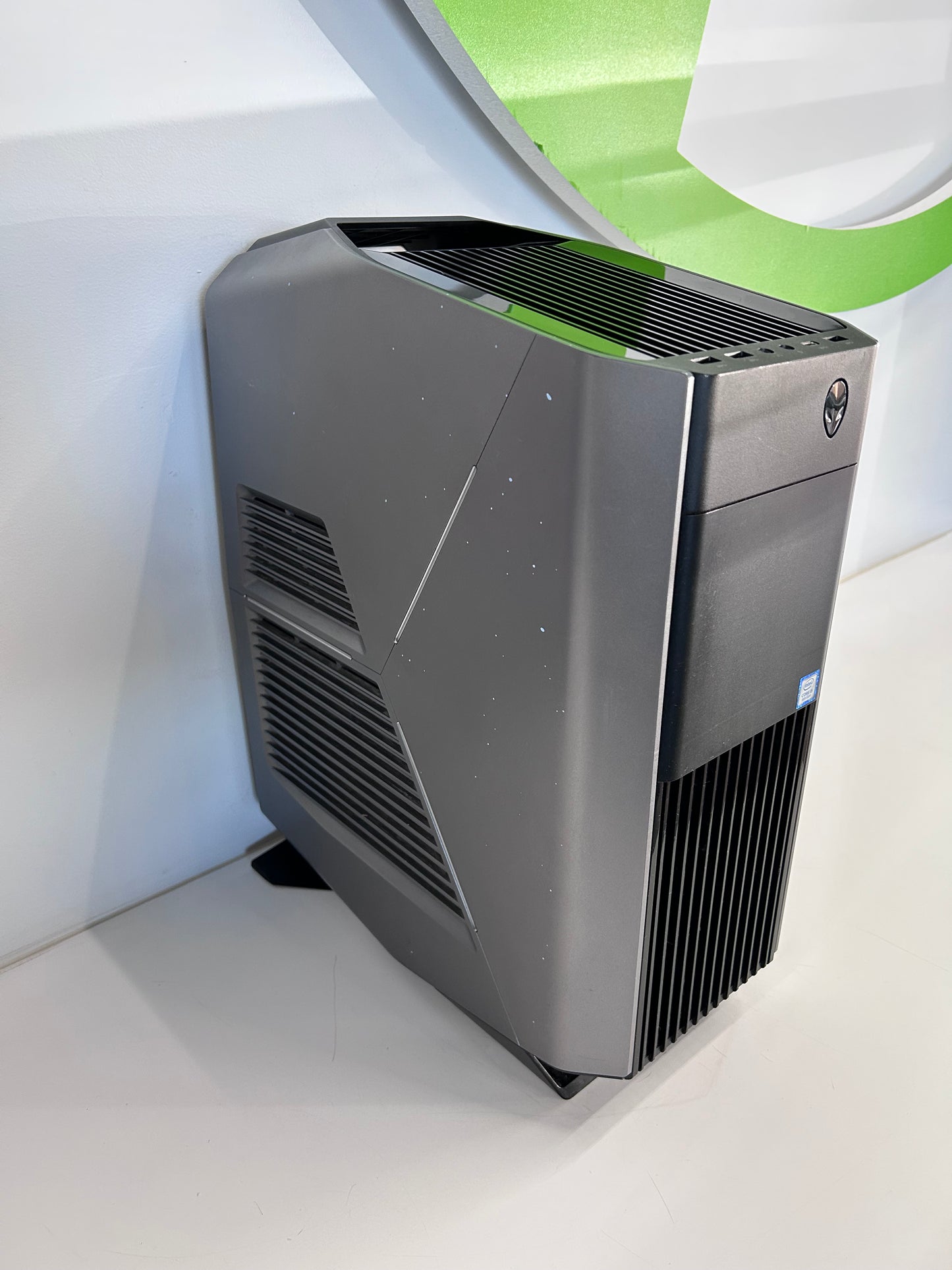 Alienware Aurora R7 Core i5-8400 2.80GHz 16GB RAM 500GB SSD 2TB HDD GTX 1070 TI
