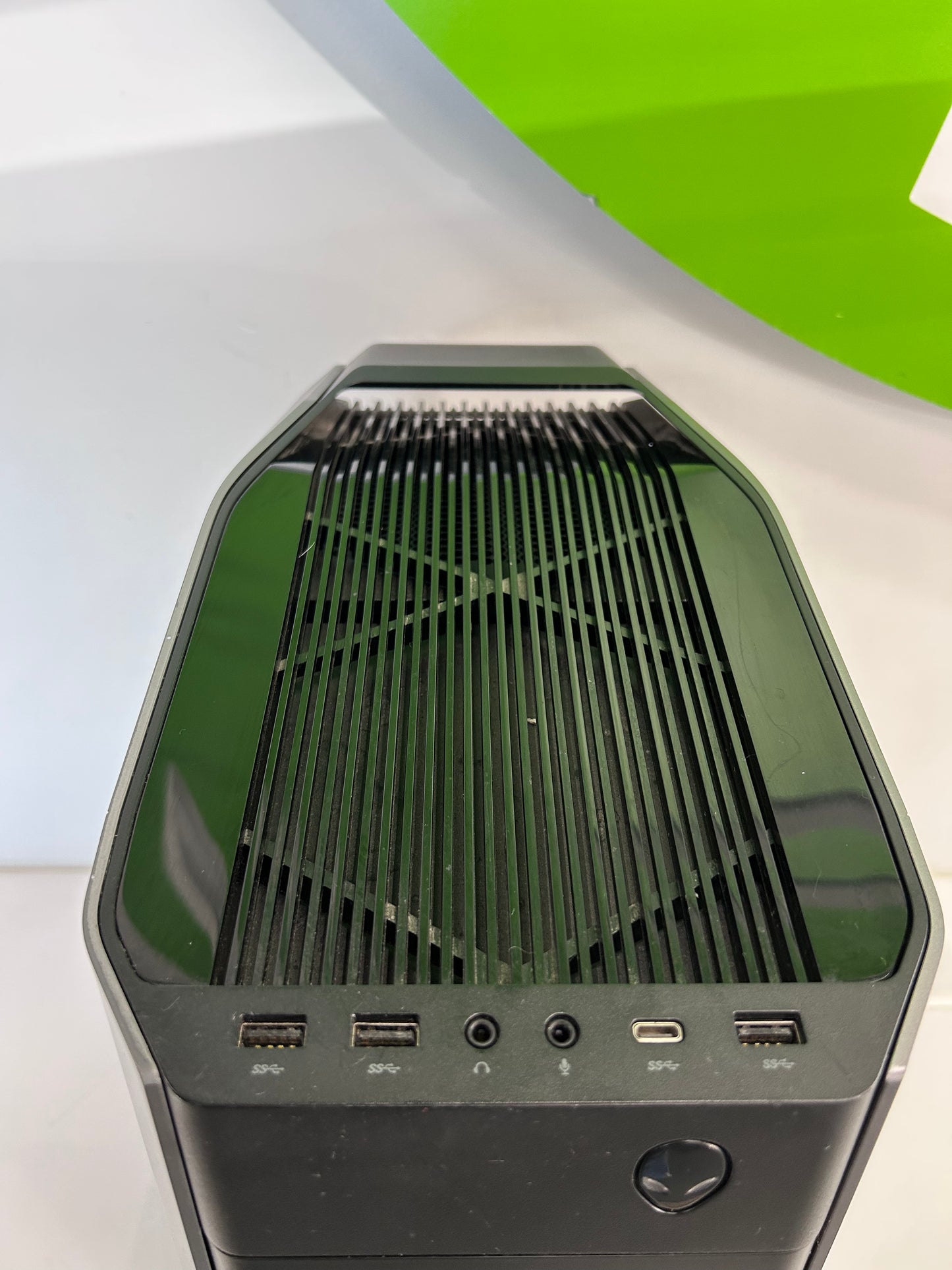 Alienware Aurora R7 Core i5-8400 2.80GHz 16GB RAM 500GB SSD 2TB HDD GTX 1070 TI