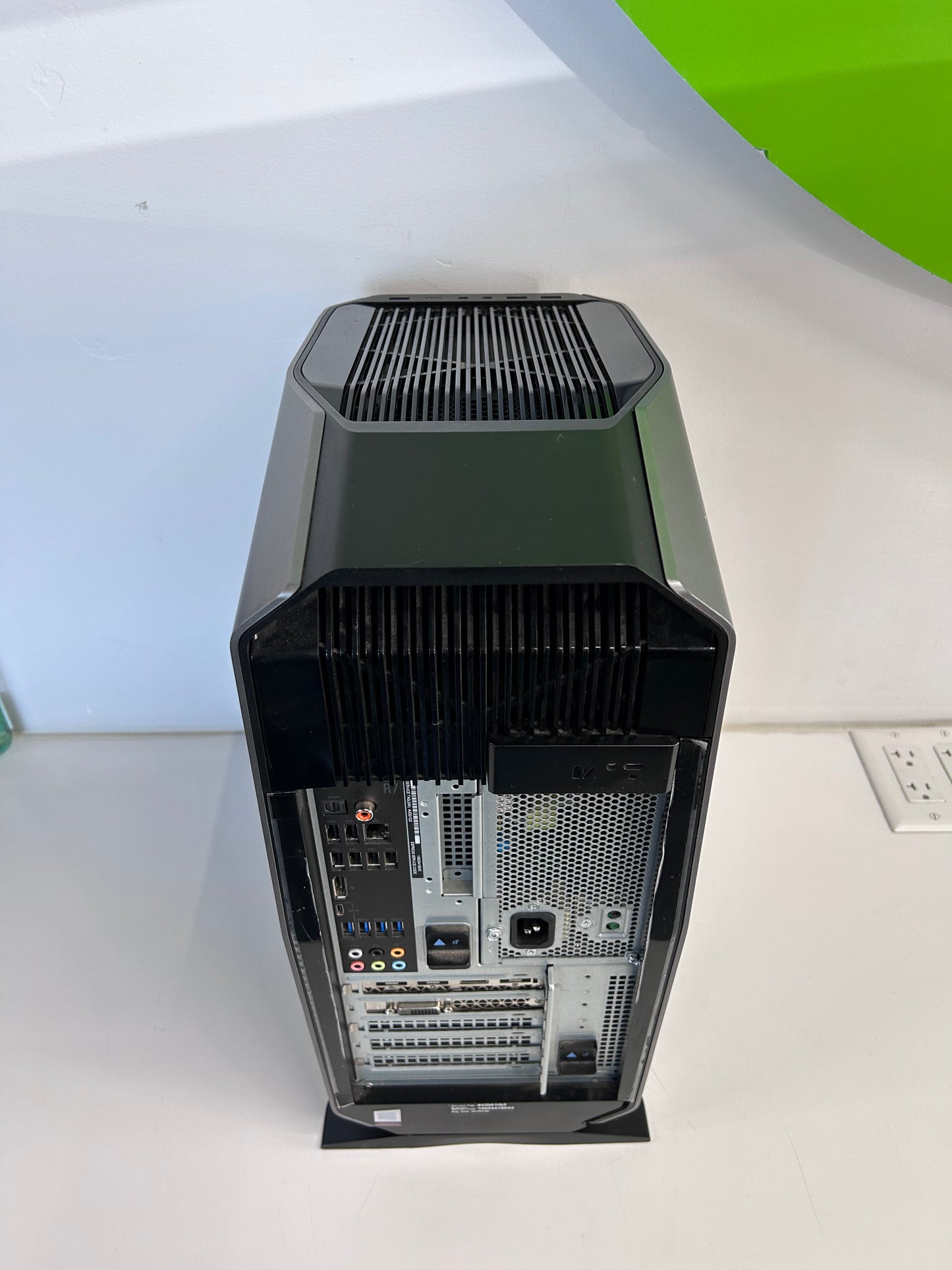Alienware Aurora R7 Core i5-8400 2.80GHz 16GB RAM 500GB SSD 2TB HDD GTX 1070 TI