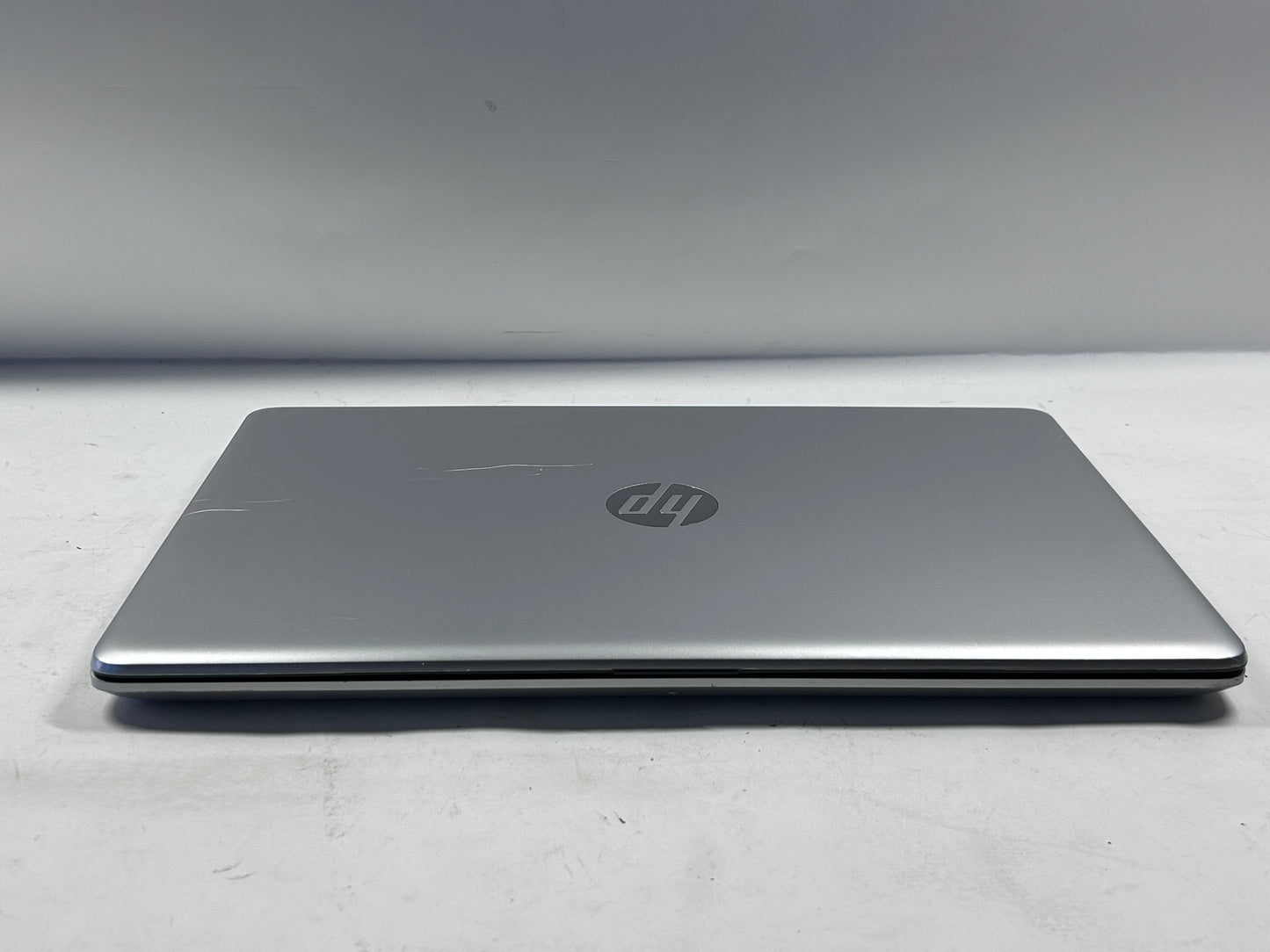 HP Laptop 15 DA0032WM 15" Core i3-8130U 2.20Ghz 4GB RAM 1TB HDD