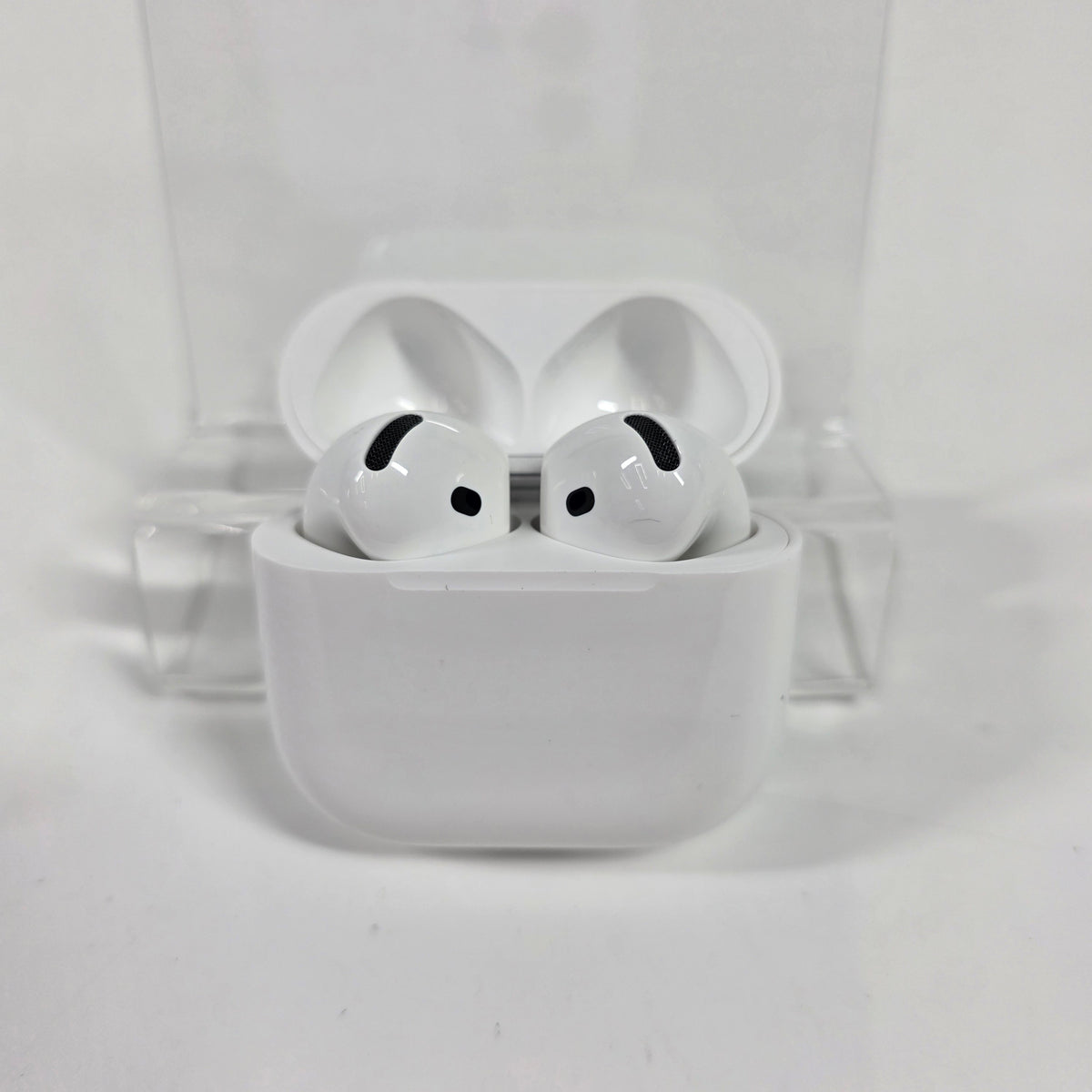 Apple AirPods 5th Gen with Charging Case A3530 A3532 a3531 MKFW4LL/A