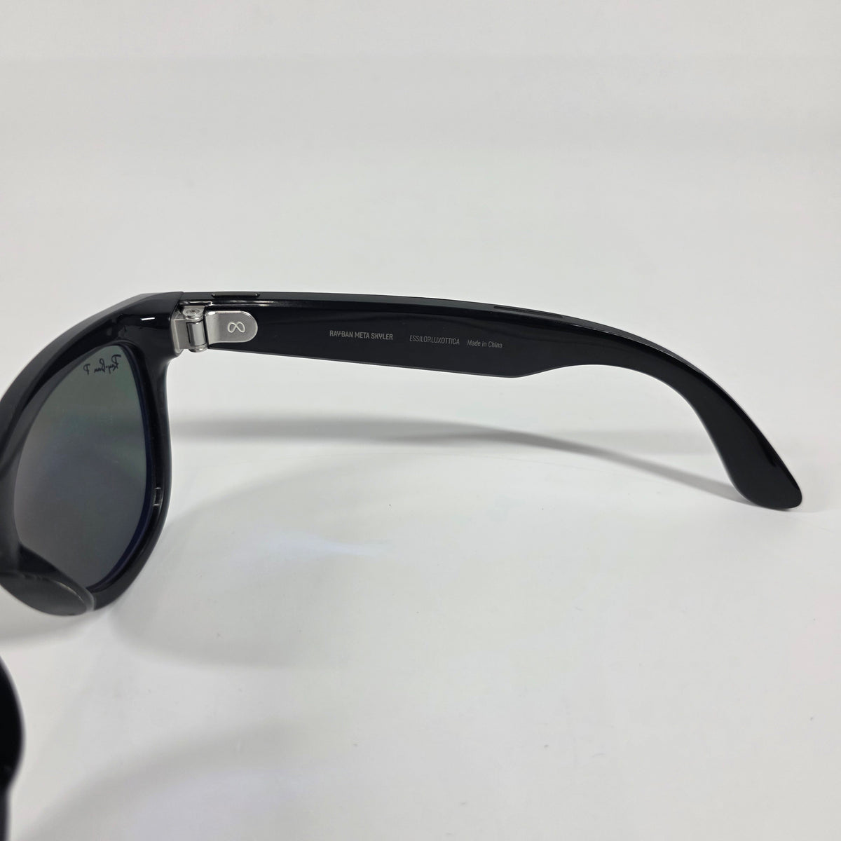 Ray-Ban Meta Wayfarer Gen 1 Matte Black Polarized RW4010 601/9A AI Smart Glasses