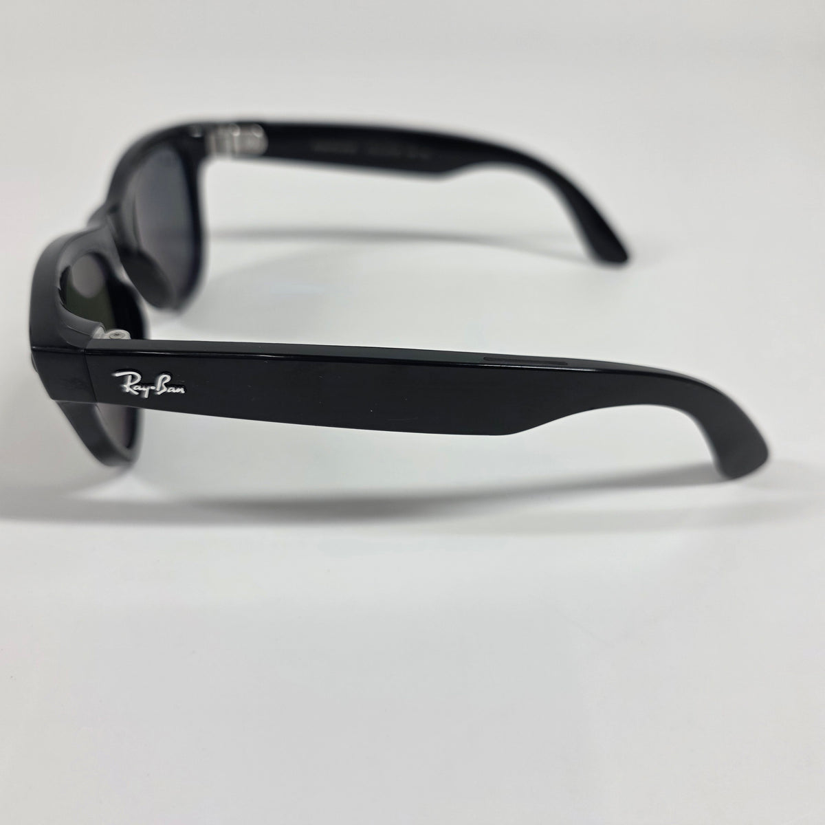 Ray-Ban Meta Wayfarer Gen 1 Matte Black Polarized RW4010 601/9A AI Smart Glasses