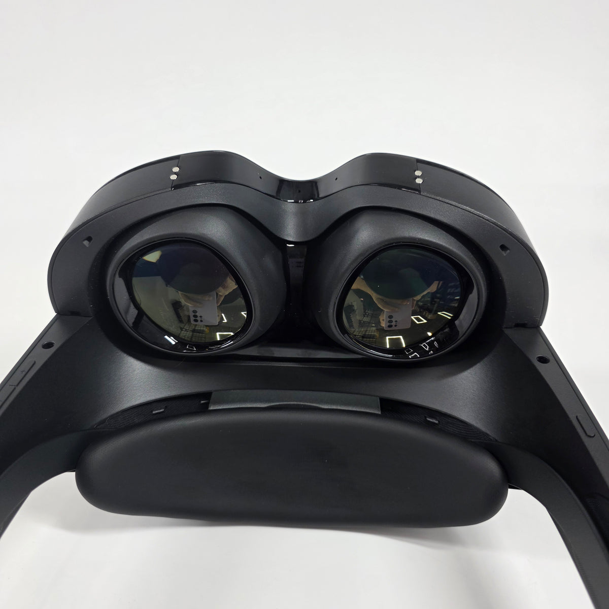 Meta Quest Pro 256GB Standalone All-in-One VR Headset DK94EC