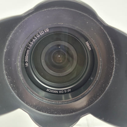 Nikon AF-S DX NIKKOR 18-300mm f/3.5-6.3 DX VR Auto & Manual Lens