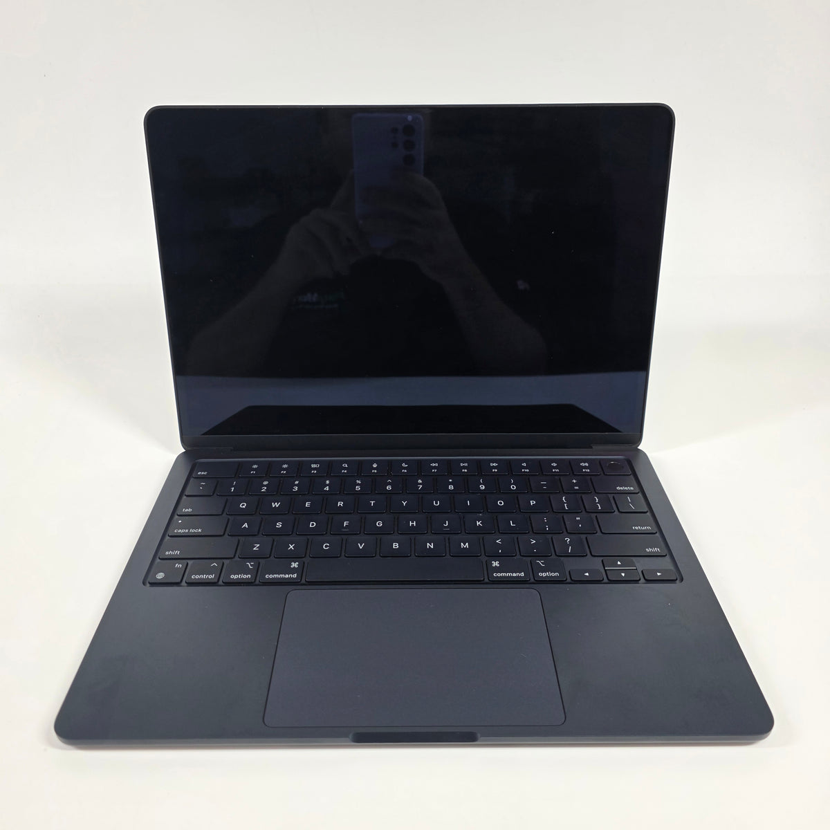 2022 Apple MacBook Air 13.6" M2 8C GPU 3.5GHz 8GB RAM 256GB SSD MLY33LL/A