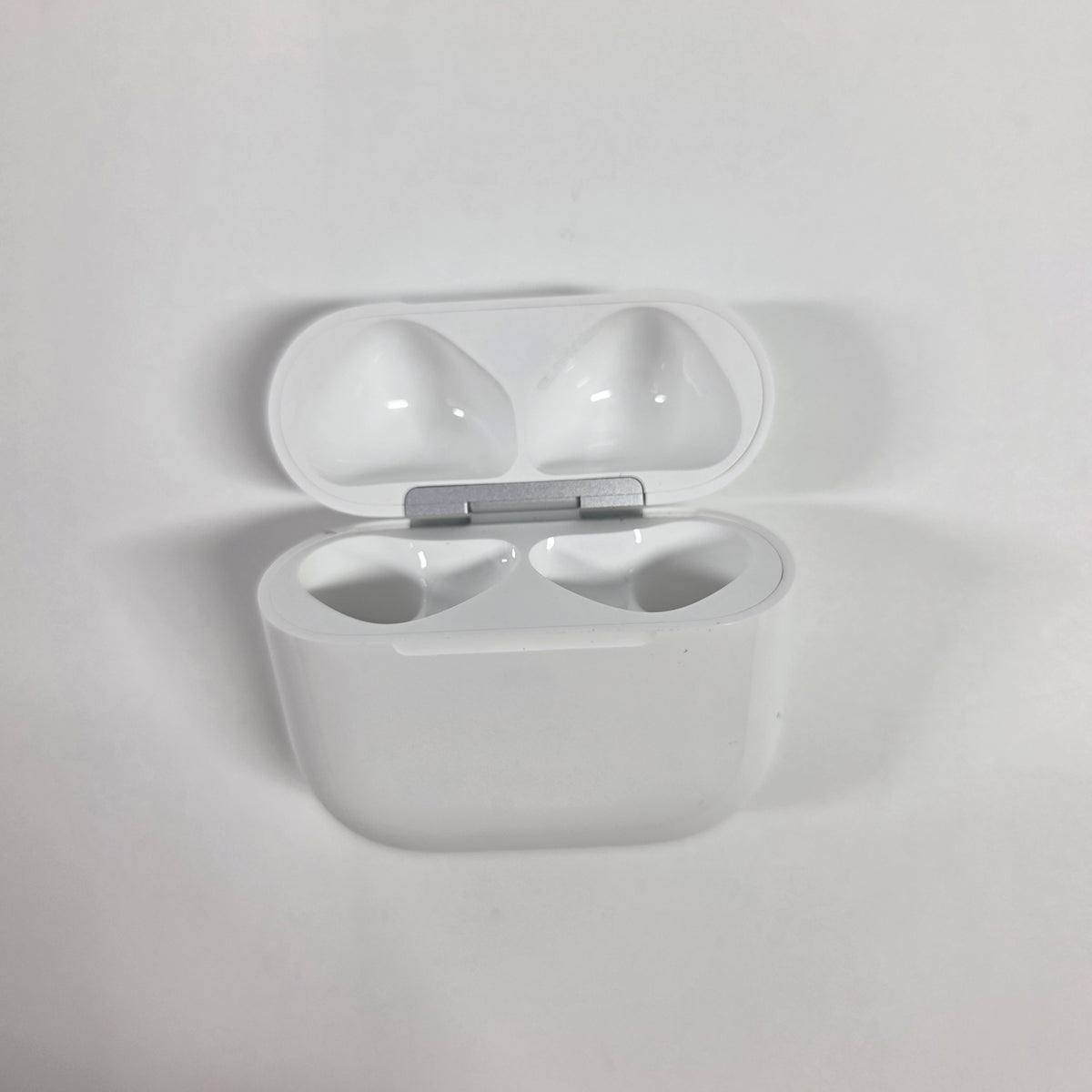 Apple AirPods 5th Gen with Charging Case A3530 A3532 a3531 MKFW4LL/A