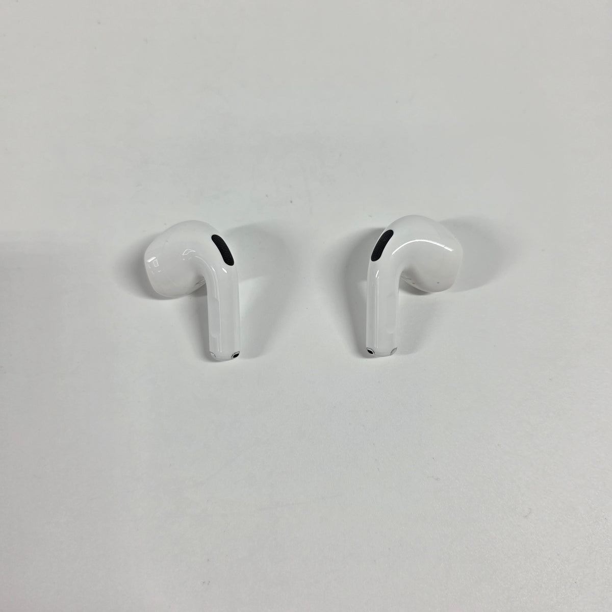 Apple AirPods 5th Gen with Charging Case A3530 A3532 a3531 MKFW4LL/A